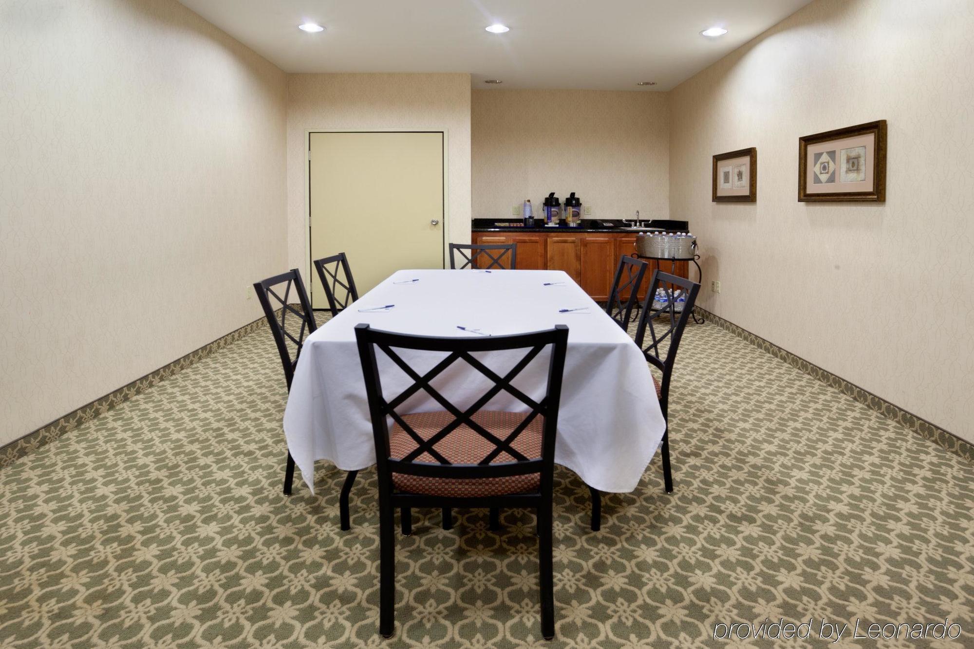 Holiday Inn Express Windsor Sonoma Wine Country By Ihg Ресторан фото