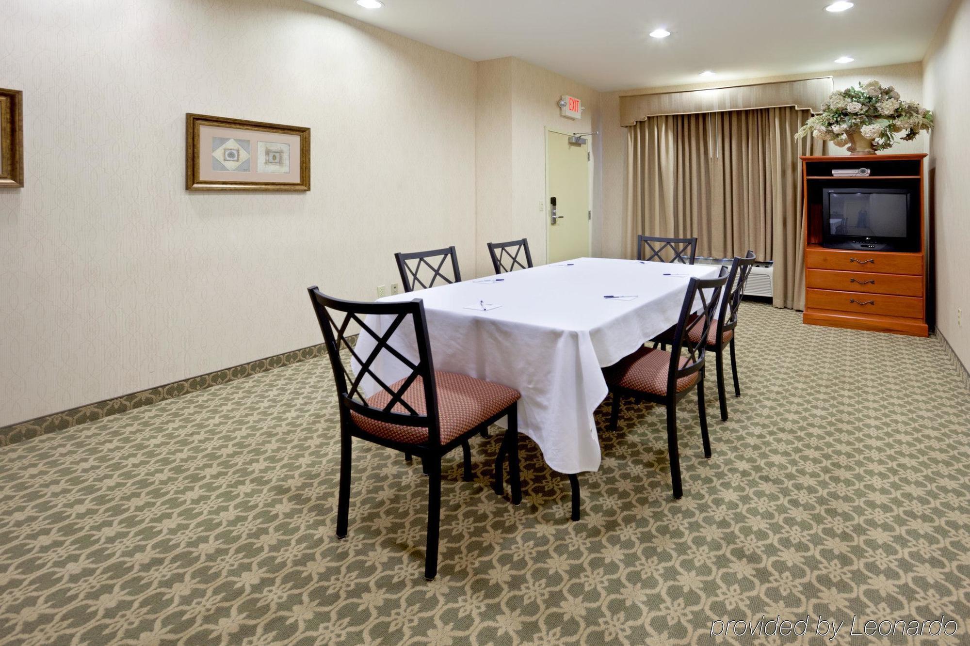 Holiday Inn Express Windsor Sonoma Wine Country By Ihg Ресторан фото